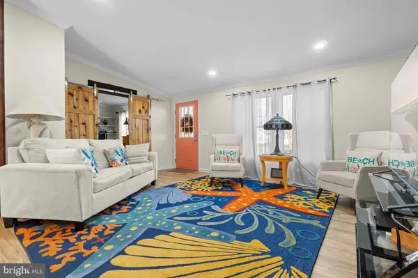 12 WOODS CIR, Ocean View, DE 19970