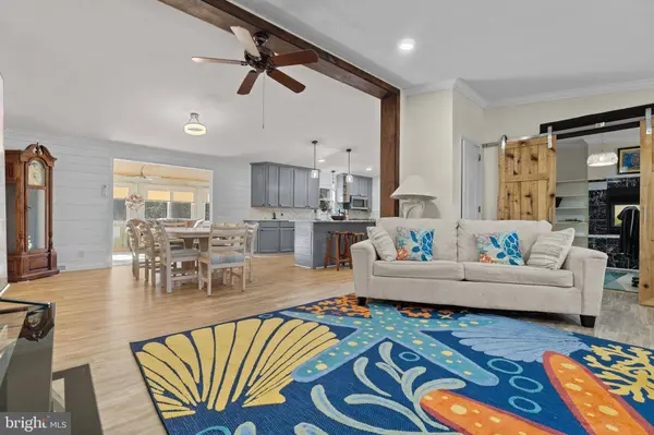 12 WOODS CIR, Ocean View, DE 19970