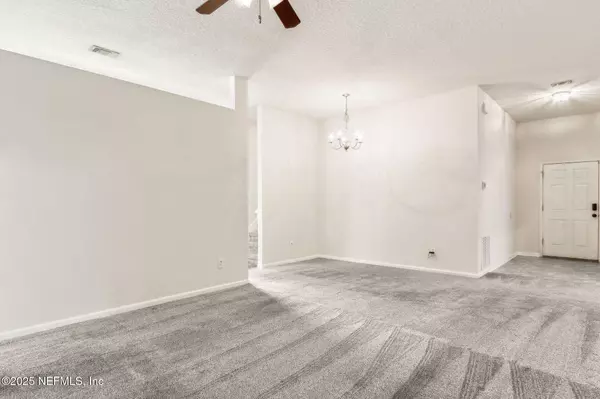 9520 FRASER FIR CT, Jacksonville, FL 32208