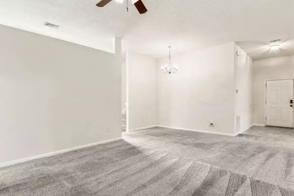 9520 FRASER FIR CT, Jacksonville, FL 32208