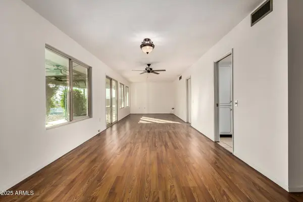 11049 W CRESTBROOK Drive, Sun City, AZ 85351