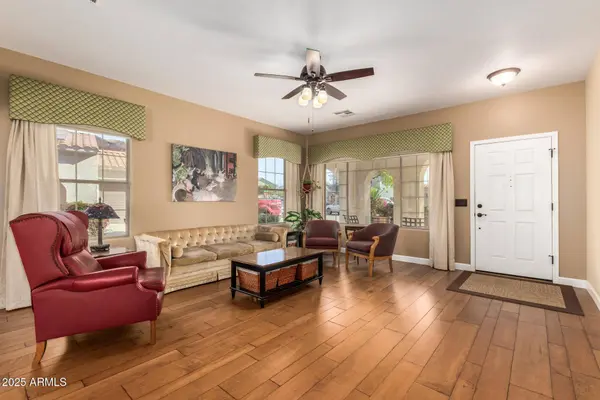 1310 E PARKVIEW Drive, Gilbert, AZ 85295