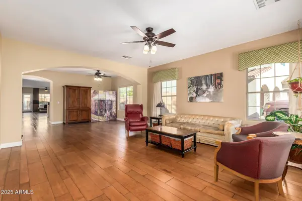 1310 E PARKVIEW Drive, Gilbert, AZ 85295