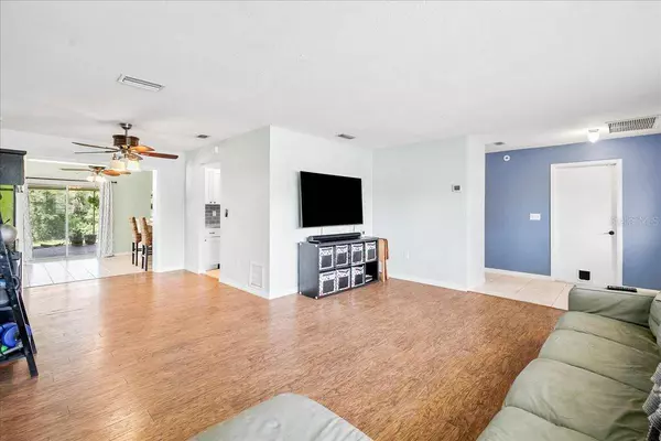 1302 GEORGETOWNE CIR, Sarasota, FL 34232