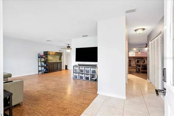 1302 GEORGETOWNE CIR, Sarasota, FL 34232