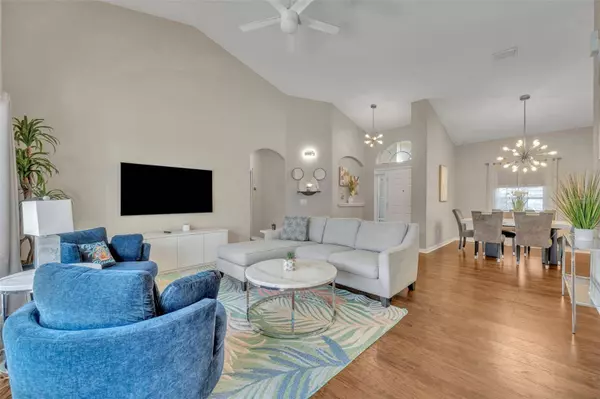 333 BURFORD CIR, Davenport, FL 33896