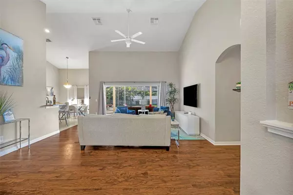 333 BURFORD CIR, Davenport, FL 33896