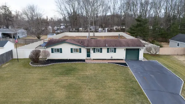 167 8th Ave, Holtsville, NY 11742
