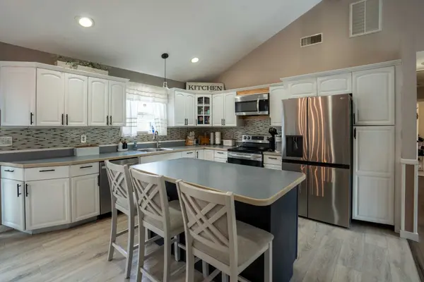 131 Clinton Ave, Mastic, NY 11950-3117