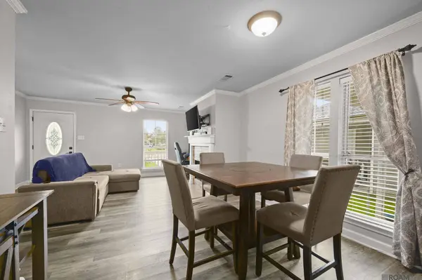 25422 Homestead Dr, Denham Springs, LA 70726