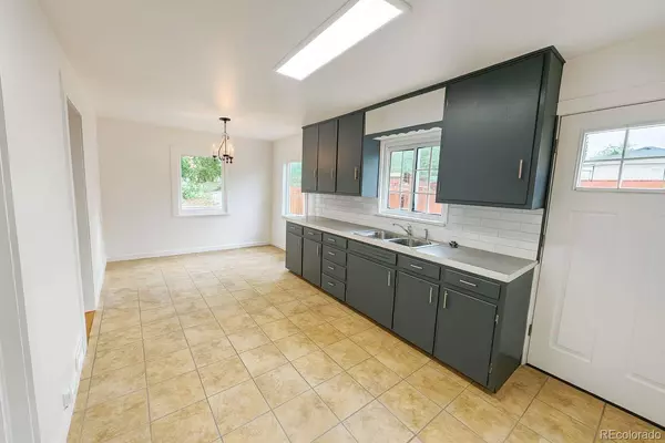 675 S Quivas ST, Denver, CO 80223