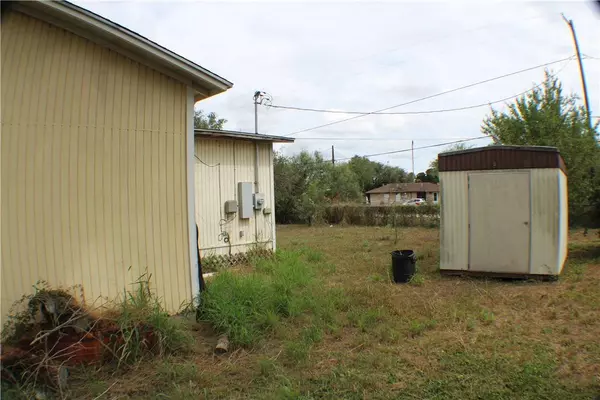 910 Louis ST, Alice, TX 78332