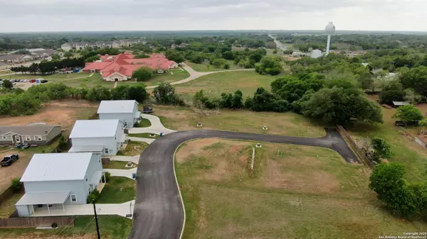 201 lantana, Floresville, TX 78114