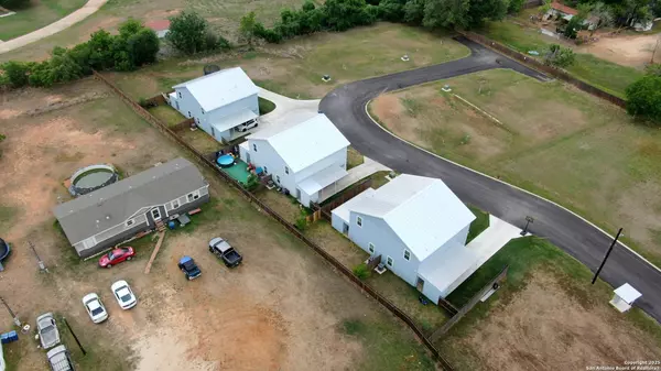 201 lantana, Floresville, TX 78114