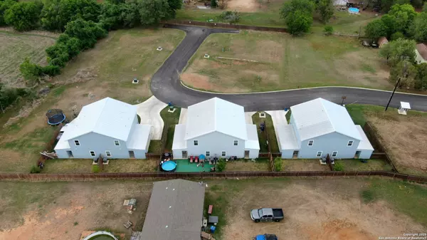 201 lantana, Floresville, TX 78114