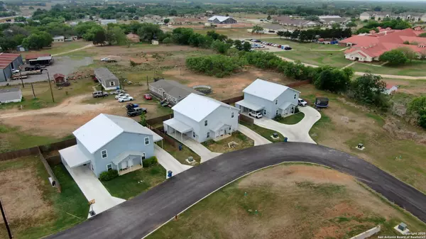 201 lantana, Floresville, TX 78114