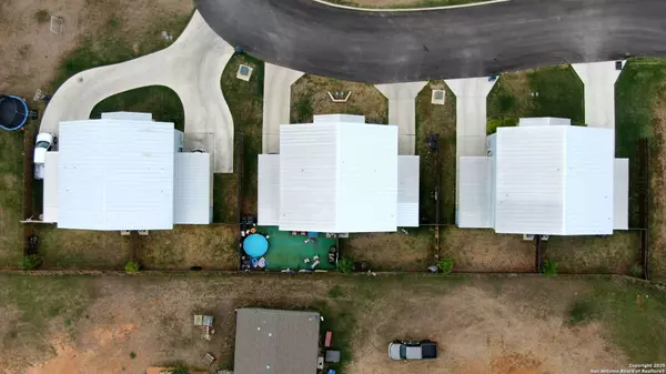 201 lantana, Floresville, TX 78114