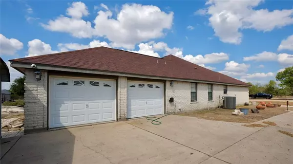 240 County Road 2112, Alice, TX 78332