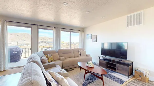 1040 S Independence, Big Water, UT 84741