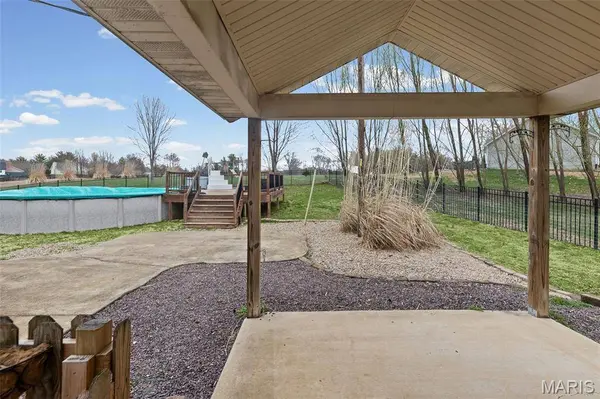 319 E Ingle DR, Glen Carbon, IL 62034
