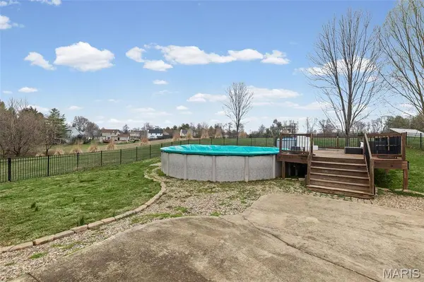 319 E Ingle DR, Glen Carbon, IL 62034