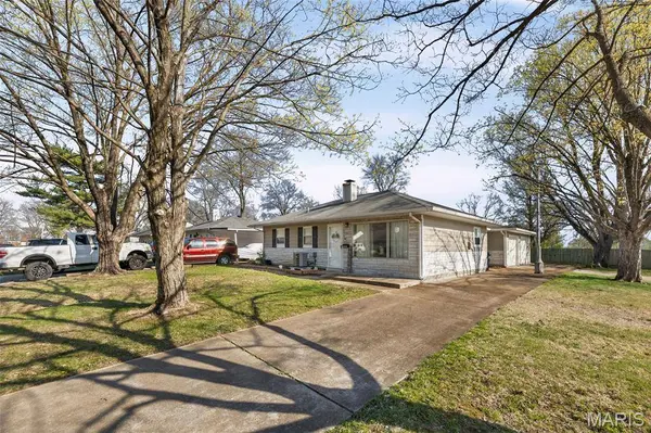 4008 S Park DR, Belleville, IL 62226