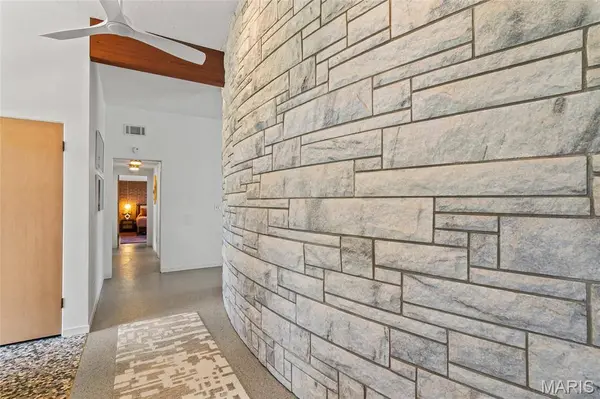 605 Dolphin DR W, Highland, IL 62249