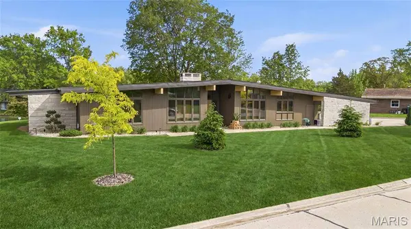 605 Dolphin DR W, Highland, IL 62249