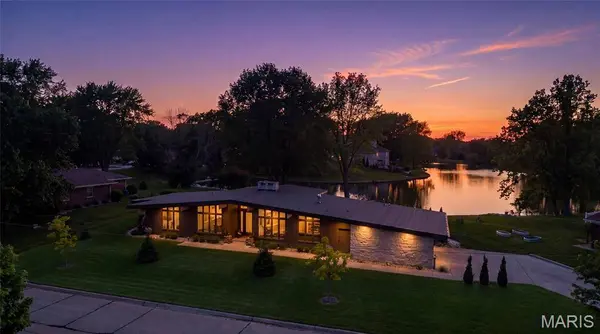 605 Dolphin DR W, Highland, IL 62249