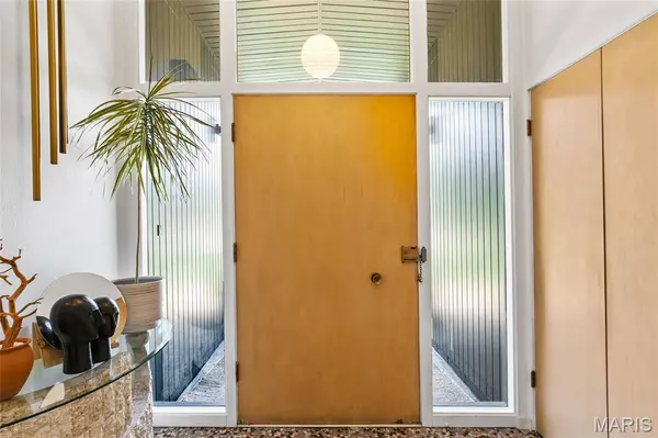 605 Dolphin DR W, Highland, IL 62249