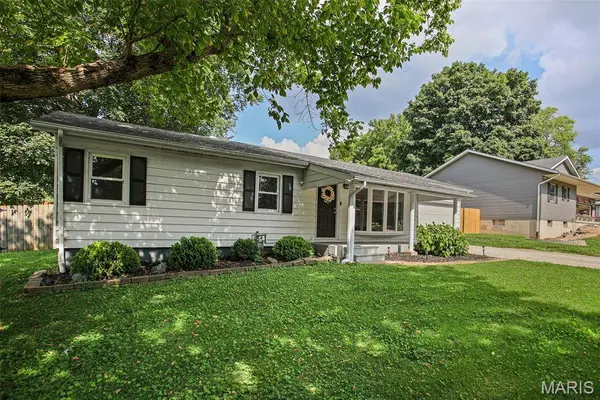 31 Grainey DR, Glen Carbon, IL 62034