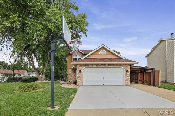 1009 Robert DR, Maryville, IL 62062