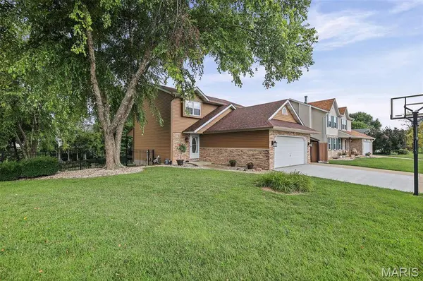 1009 Robert DR, Maryville, IL 62062