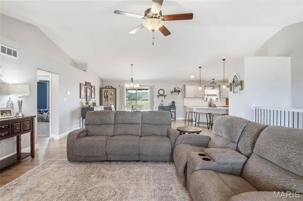 3099 Final DR, Highland, IL 62249