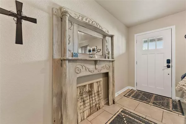 622 Powers Street, Lacy Lakeview, TX 76705