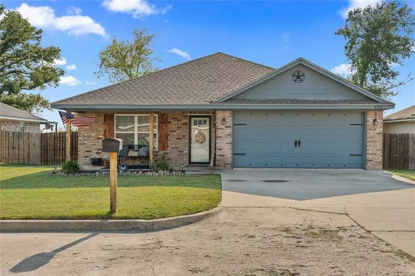 622 Powers Street, Lacy Lakeview, TX 76705