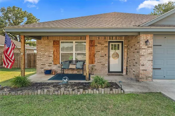 622 Powers Street, Lacy Lakeview, TX 76705