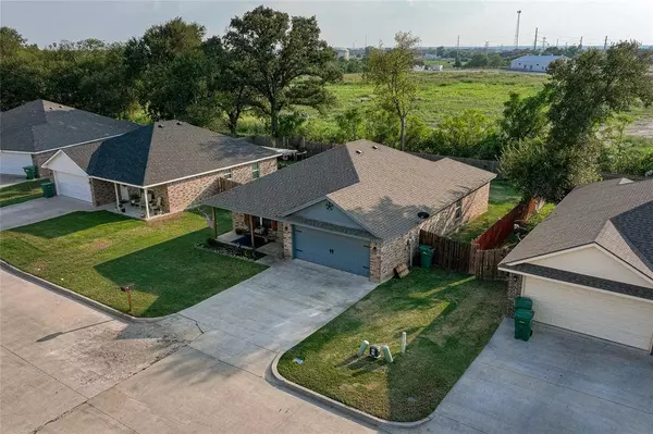 622 Powers Street, Lacy Lakeview, TX 76705