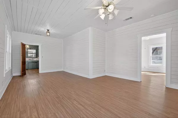 503 N Avenue I, Clifton, TX 76634