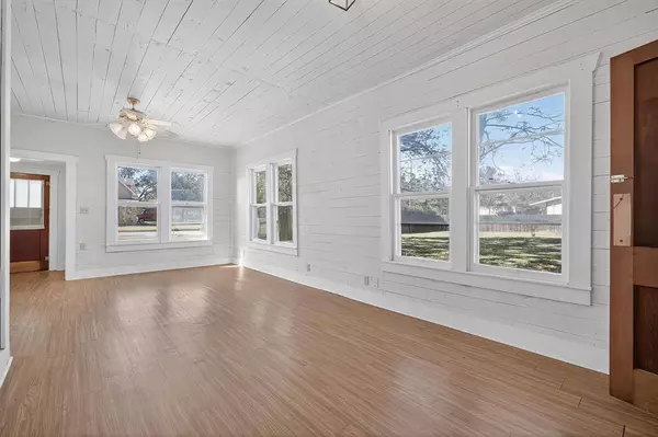 503 N Avenue I, Clifton, TX 76634