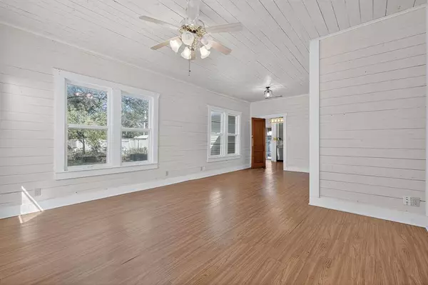 503 N Avenue I, Clifton, TX 76634