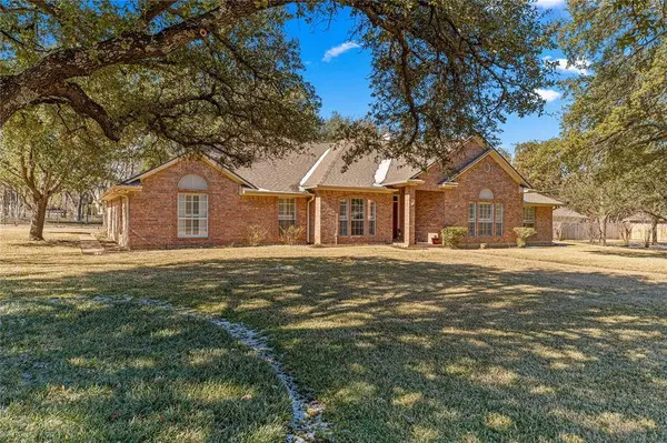 201 Cobblestone Lane, Crawford, TX 76638