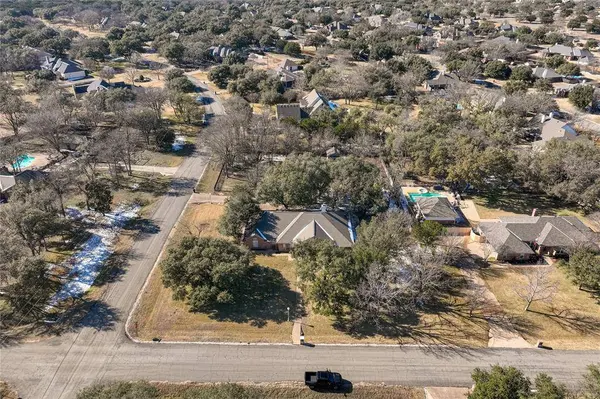 201 Cobblestone Lane, Crawford, TX 76638