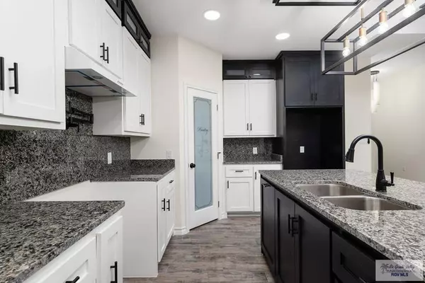 9396 Queen Palm, Los Fresnos, TX 78566