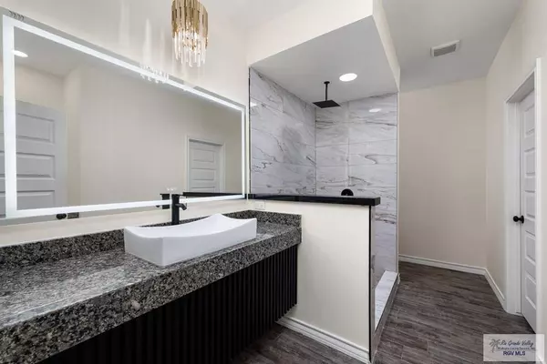 9396 Queen Palm, Los Fresnos, TX 78566