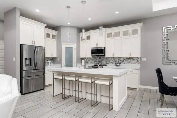 6854 Woodstock Dr., Brownsville, TX 78526