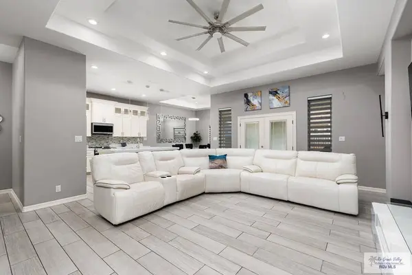 6854 Woodstock Dr., Brownsville, TX 78526