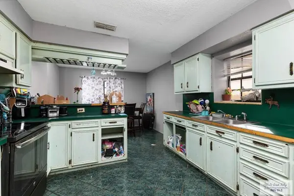 7121 Laguna Madre Dr., Brownsville, TX 78521