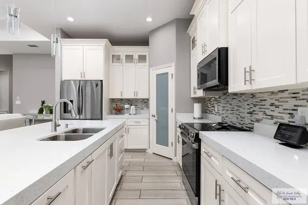 6854 Woodstock Dr., Brownsville, TX 78526