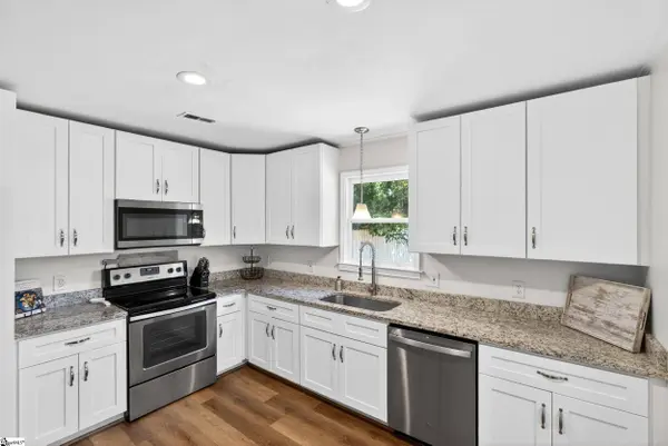 7 Burns Circle, Greenville, SC 29605